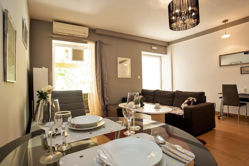 Apartman Den,Rovinj Oaza U Centru Grada I Besplatnim Parkingom Apartment Екстериор снимка