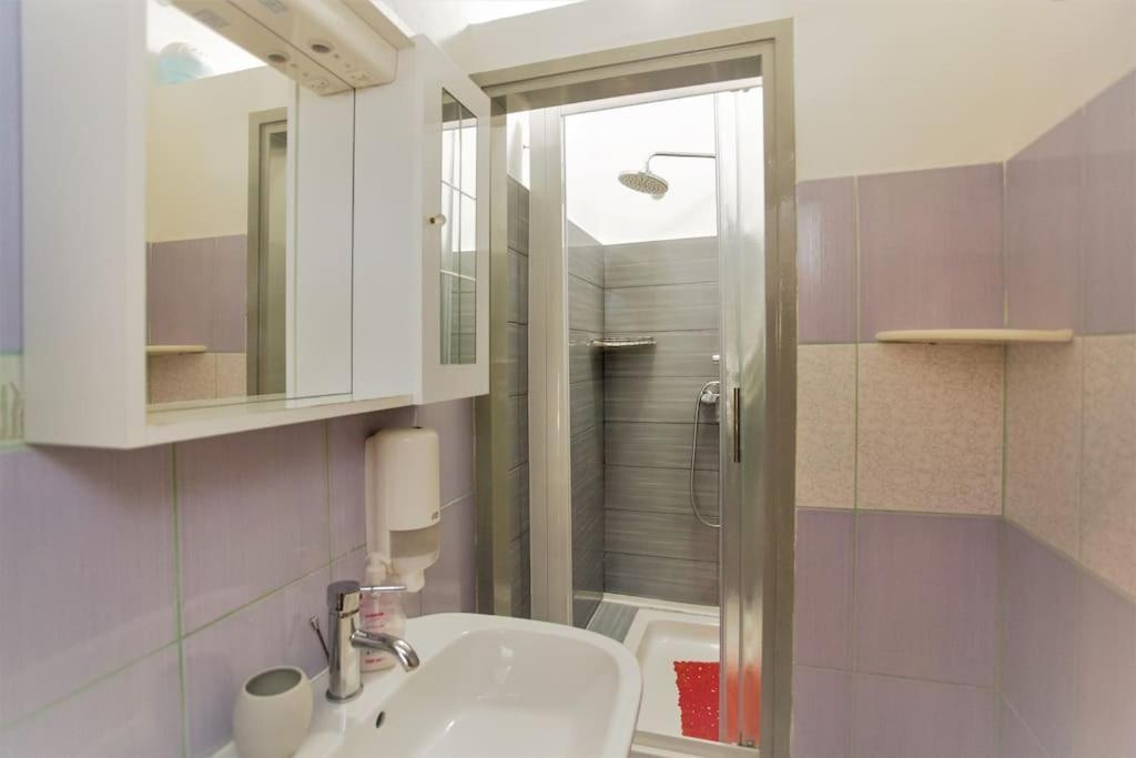 Apartman Den,Rovinj Oaza U Centru Grada I Besplatnim Parkingom Apartment Екстериор снимка